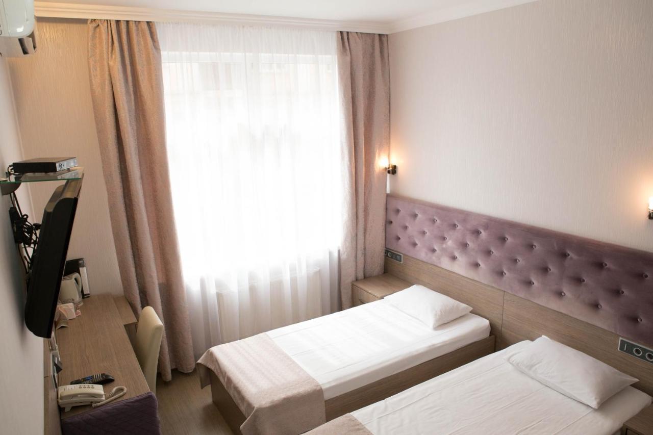 Mini Elegant Hotel Kiev Buitenkant foto