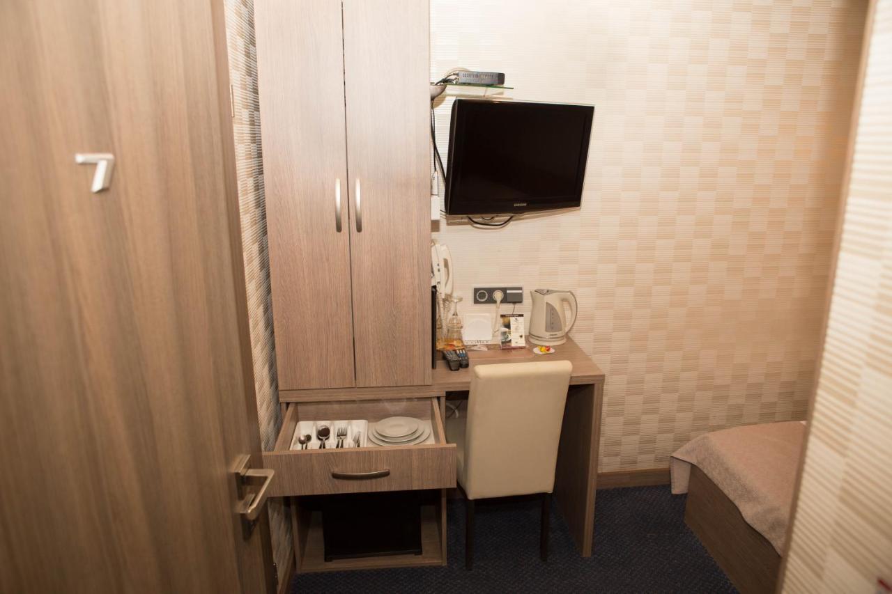 Mini Elegant Hotel Kiev Buitenkant foto