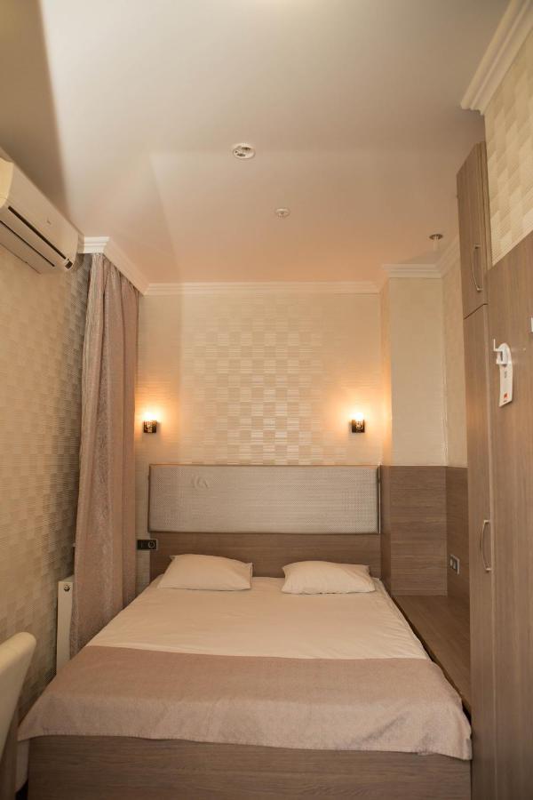 Mini Elegant Hotel Kiev Buitenkant foto