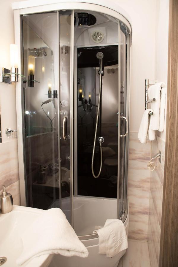 Mini Elegant Hotel Kiev Buitenkant foto