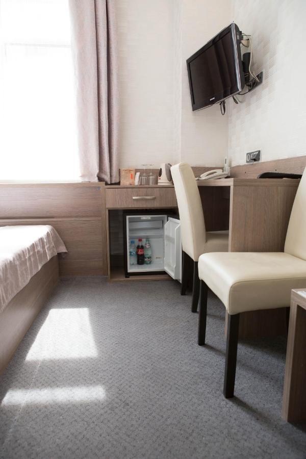 Mini Elegant Hotel Kiev Buitenkant foto